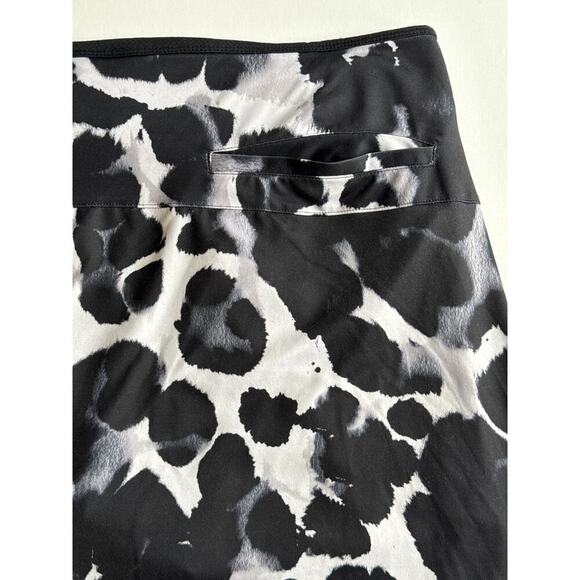 Nike Women’s Skort 2in1 Skirt Golf  UPF 40+ Size XL Black Grey White - Picture 9 of 12